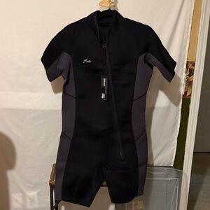 Hevto Black and Gray Short Sleeve Wetsuit